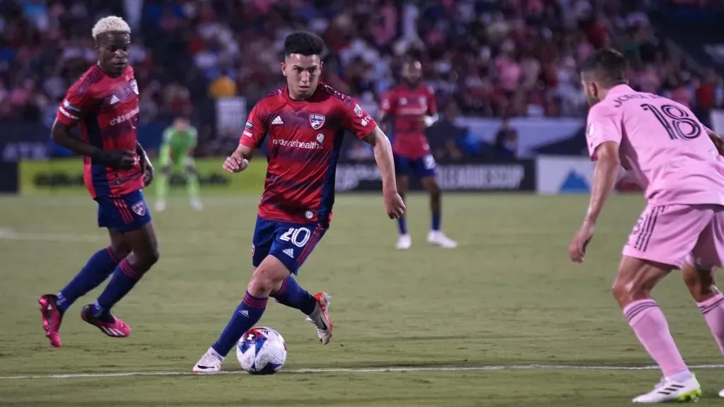 Alan Velasco jogando pelo FC Dallas. Foto: Alex Bierens de Haan/Getty Images