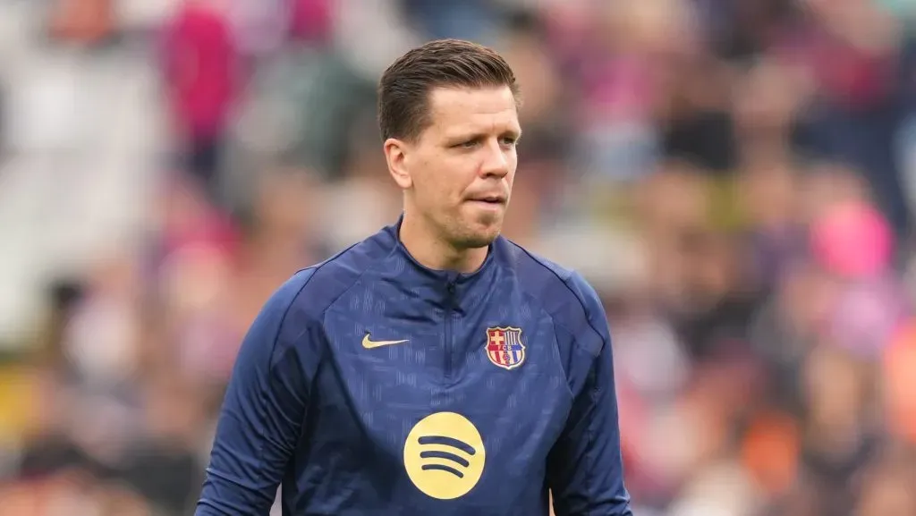 Szczesny se aquecendo antes de uma partida (Alex Caparros/Getty Images)