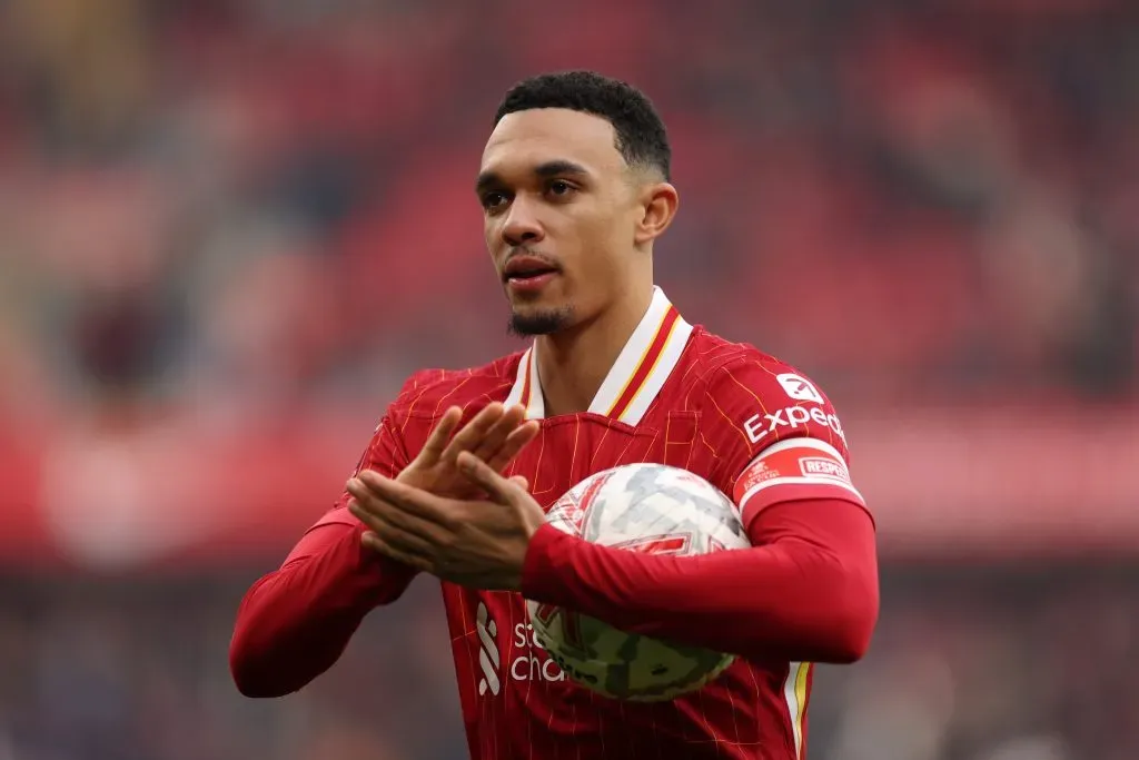 Guardiola quer Trent em Manchester. (Photo by Jan Kruger/Getty Images)
