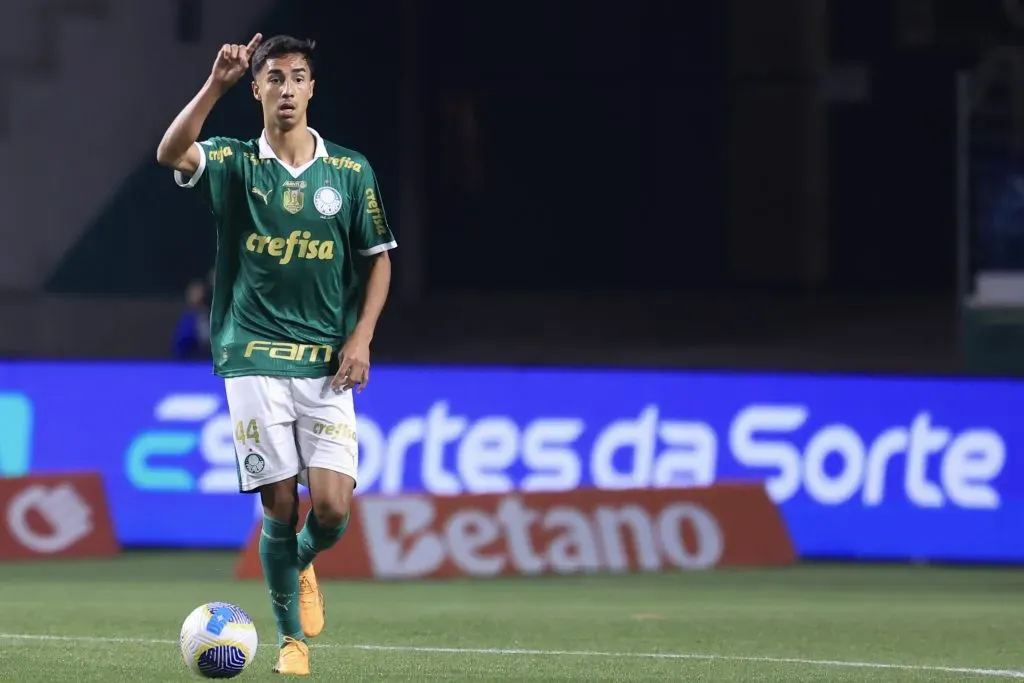 Manchester City encaminha Vitor Reis. Foto: Marcello Zambrana/AGIF