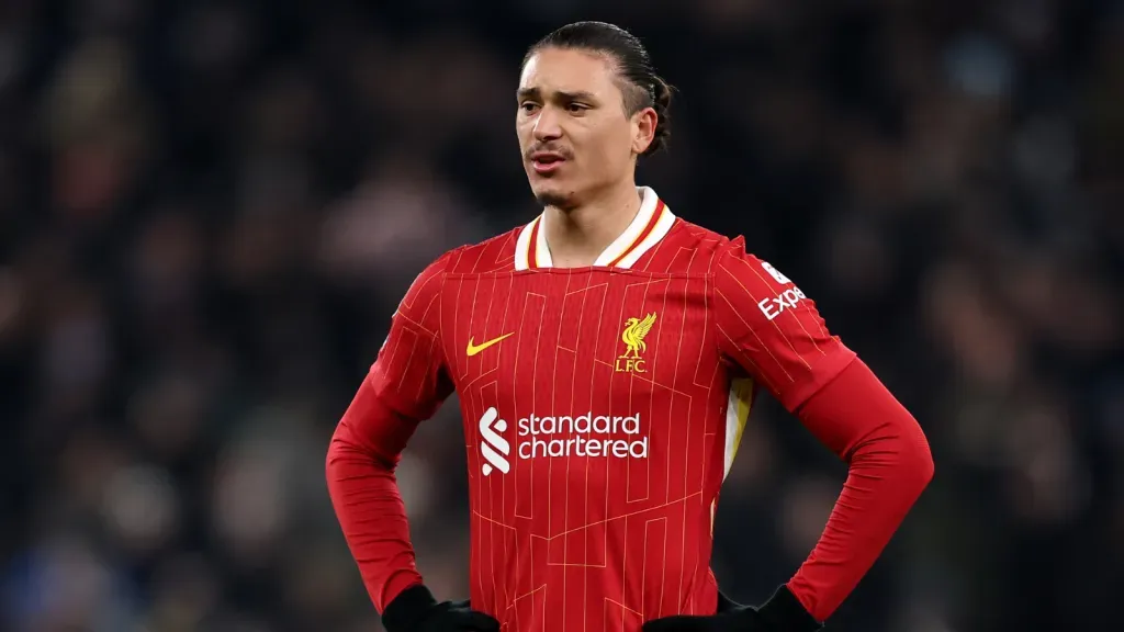 Darwin Núñez em jogo do Liverpool (Photo by Julian Finney/Getty Images)