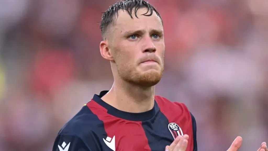 Sam Beukema, do Bologna, em ação durante a partida da Série A entre Bologna e Udinese no Estádio Renato Dall'Ara, em 18 de agosto de 2024, em Bolonha, Itália.