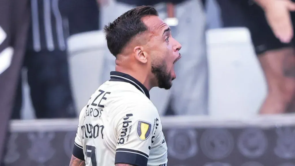 Maycon celebrando um gol pelo Corinthians (Ettore Chiereguini/AGIF)