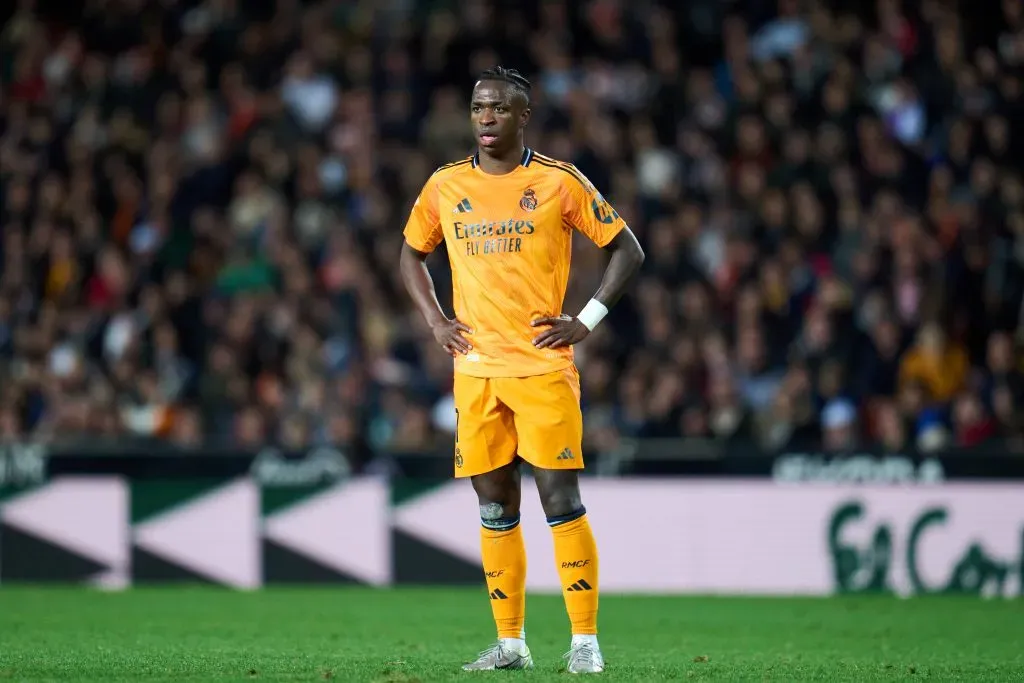Vinicius Jr em ação pelo Real Madrid. (Photo by Aitor Alcalde/Getty Images)