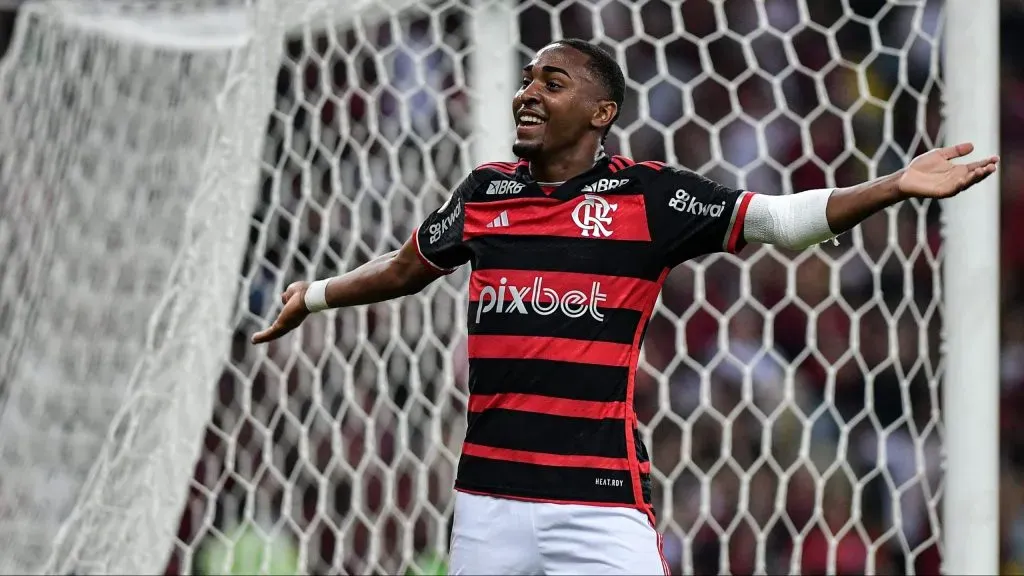 Lorran em campo pelo Flamengo. Foto: Thiago Ribeiro/AGIF