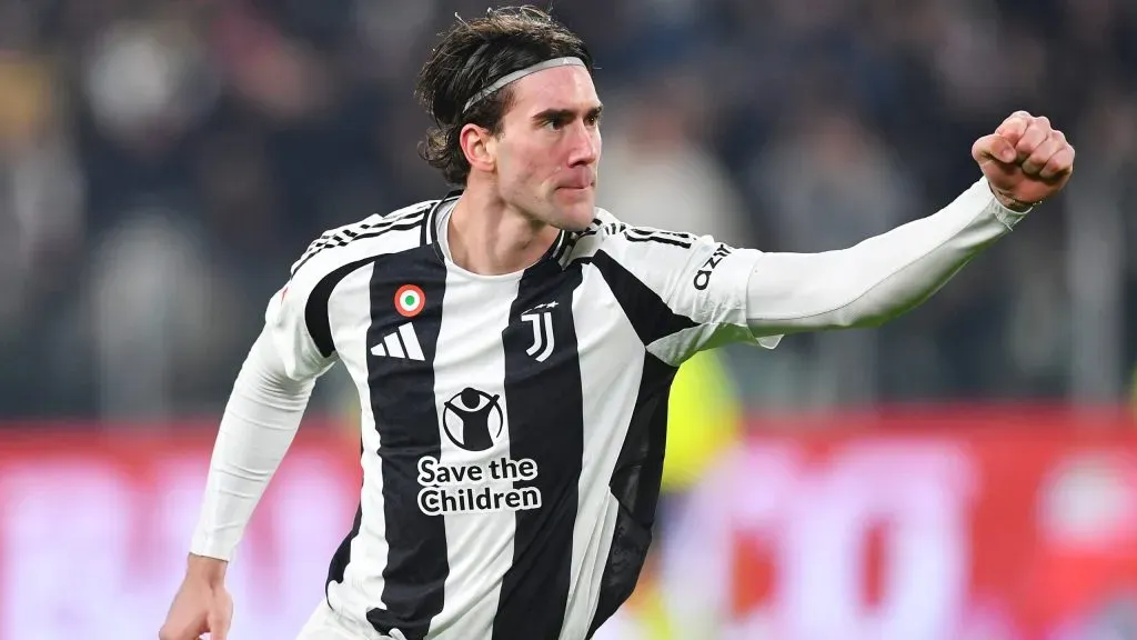 Vlahovic em campo pela Juventus. Foto: Valerio Pennicino/Getty Images
