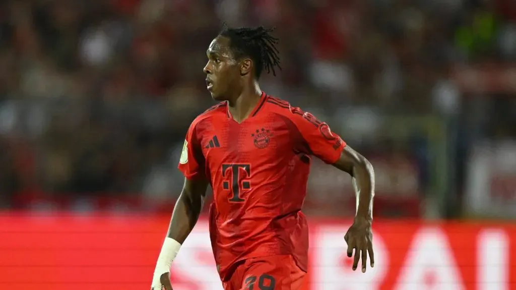 Mathys Tel em campo pelo Bayern de Munique (Sebastian Widmann/Getty Images)
