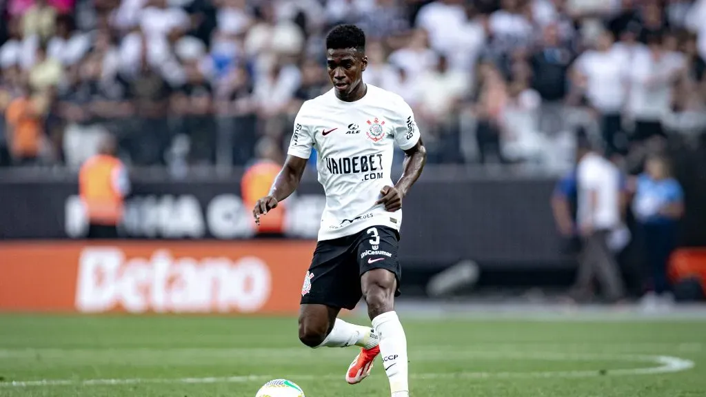 Félix Torres em ação pelo Corinthians. Foto: Leonardo Lima/AGIF