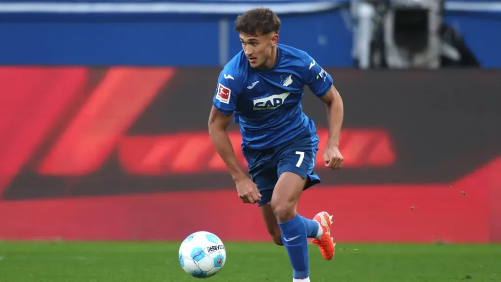 Tom Bischof em jogo do Hoffenheim (Photo by Alex Grimm/Getty Images)