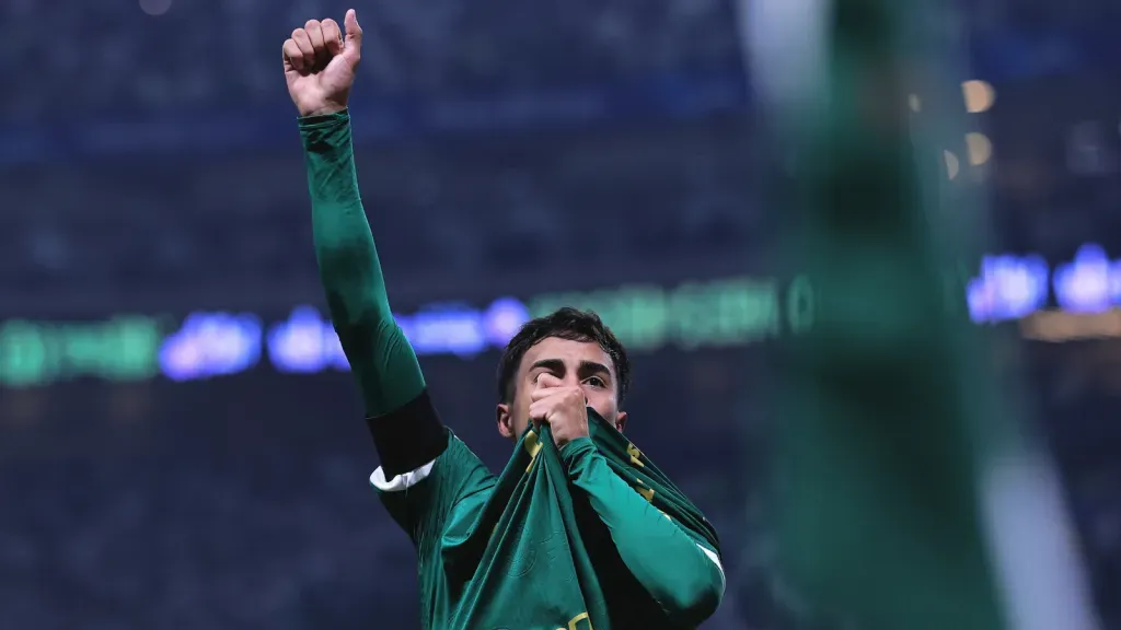 Vitor Reis jogador do Palmeiras comemora seu gol durante partida contra o Corinthians (foto: Ettore Chiereguini/AGIF)