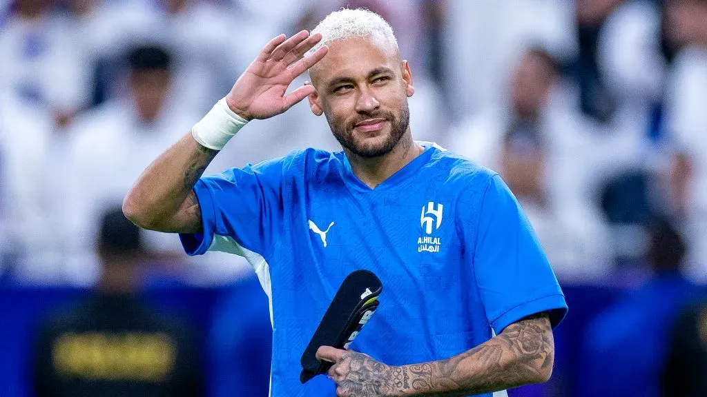 Neymar com a camisa do Al-Hilal. Foto:Abdullah Ahmed/Getty Images