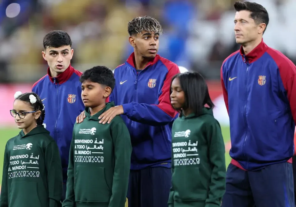Lewandowski em ação pelo Barcelona. (Photo by Yasser Bakhsh/Getty Images)