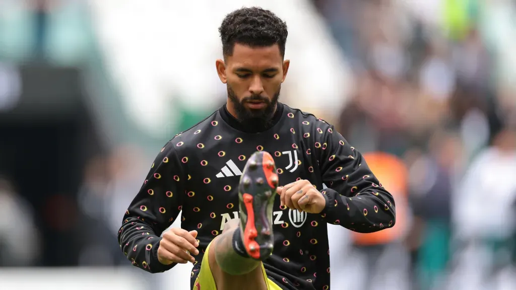 Douglas Luiz antes de partida pela Juventus (Photo by Jonathan Moscrop/Getty Images)