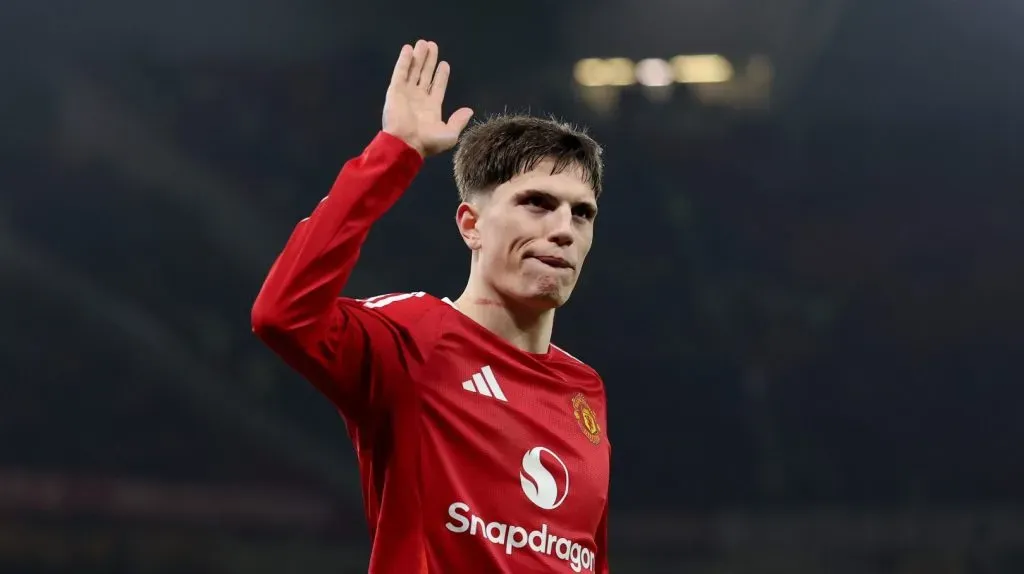 Garnacho durante um jogo do Man United (Carl Recine/Getty Images)