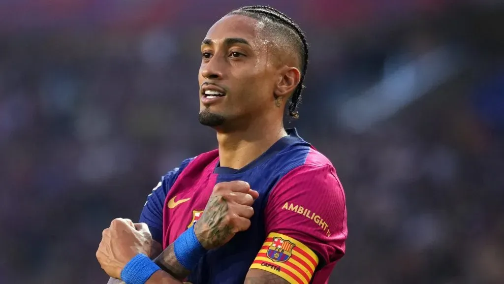 Raphinha em campo pelo Barcelona (Photo by Alex Caparros/Getty Images)