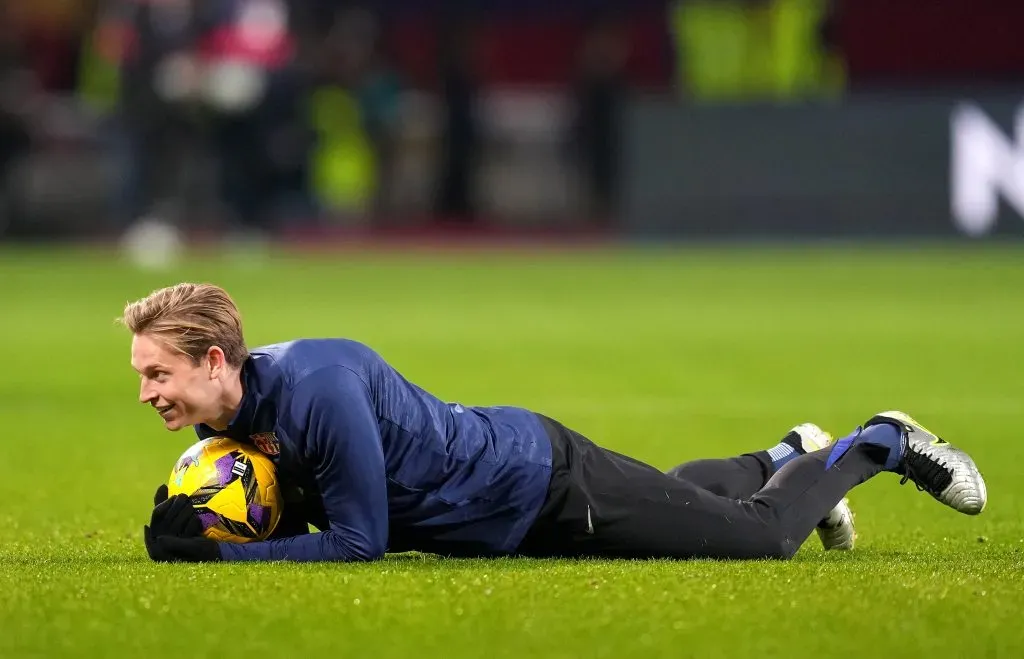 De Jong em ação pelo Barcelona. (Photo by Alex Caparros/Getty Images)