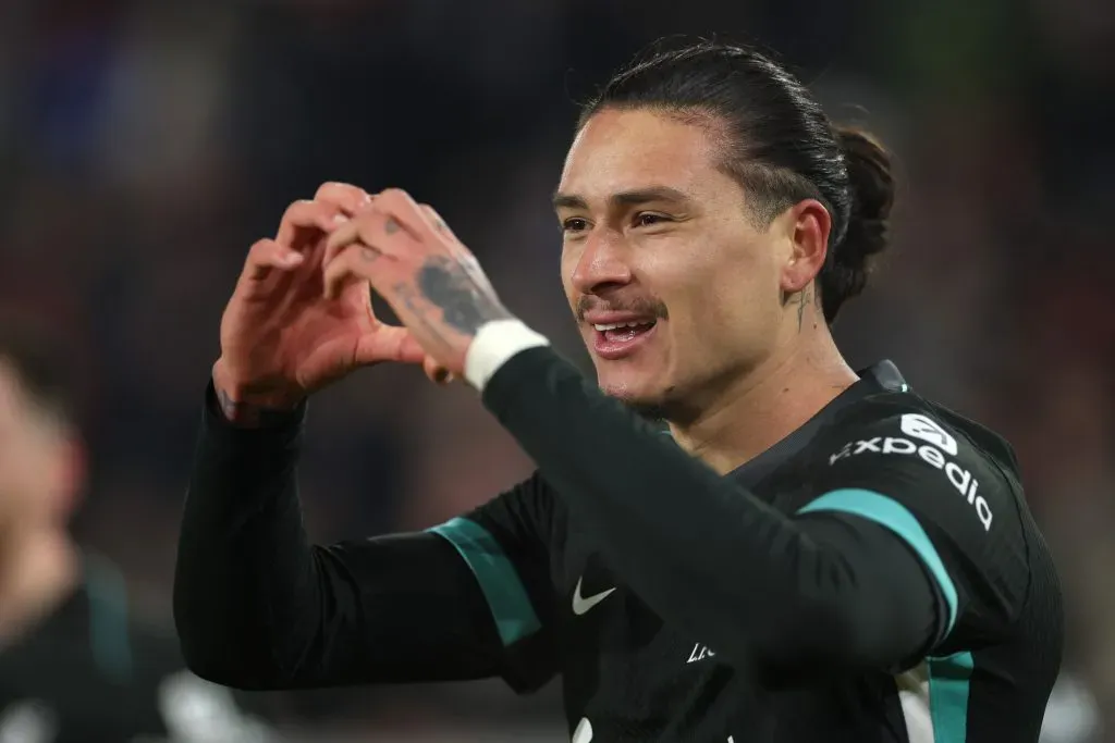 Darwin Núñez estava ligado a uma transferência para outro clube, mas quer permanecer no Liverpool, segundo portal (Photo by Ryan Pierse/Getty Images)