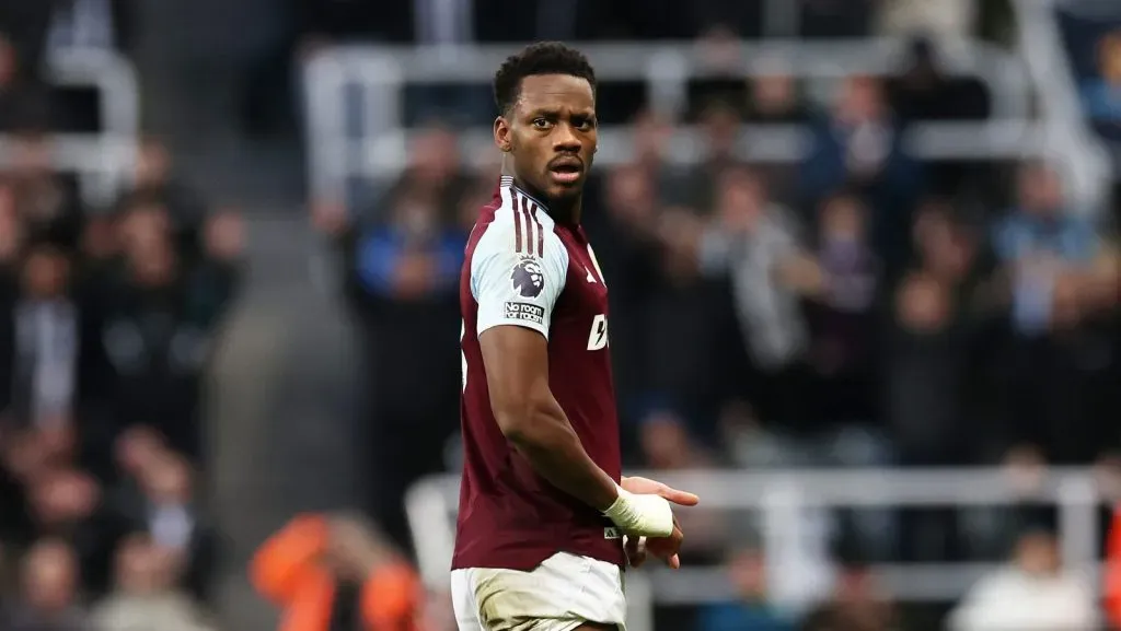 Jhon Durán em campo pelo Aston Villa (Ian MacNicol/Getty Images)