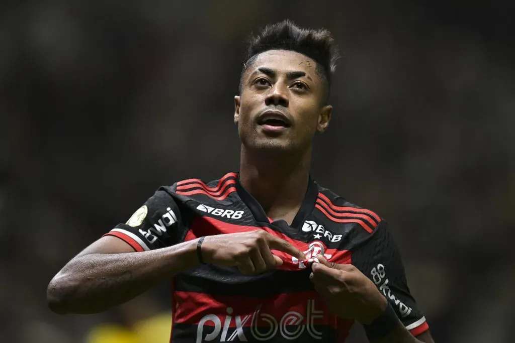 Bruno Henrique enfrentando o Atlético (Photo by Pedro Vilela/Getty Images)