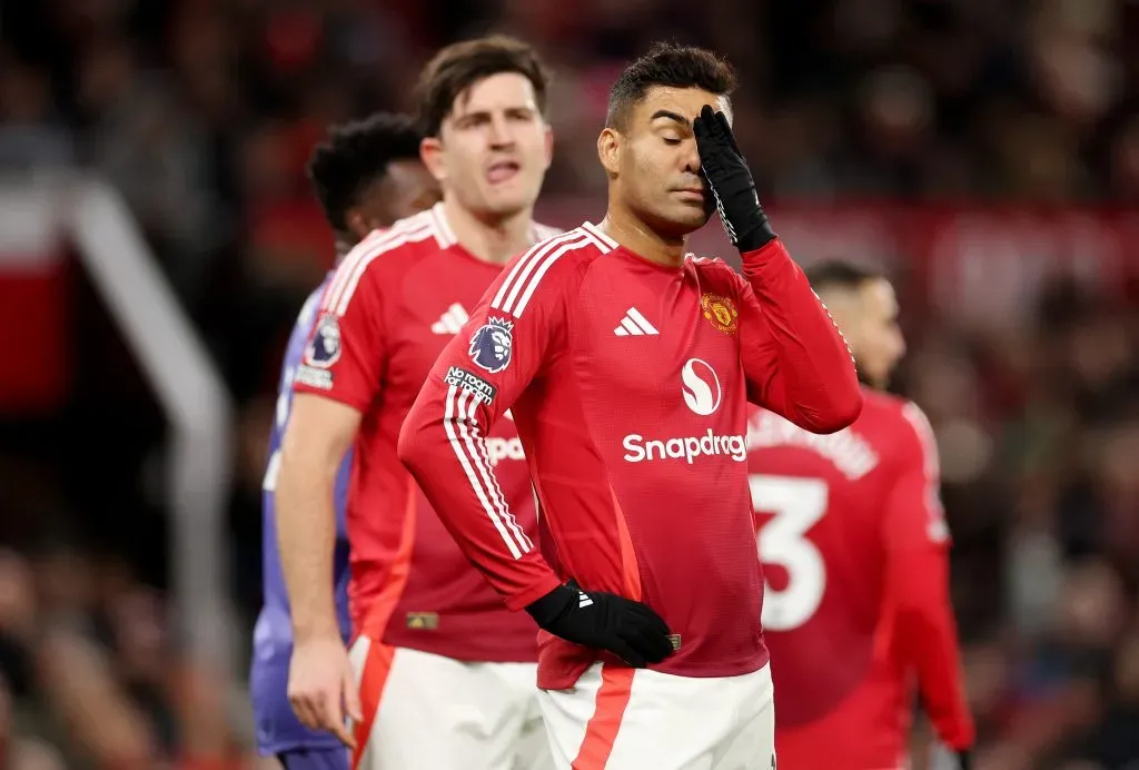 Casemiro está cada vez mais próximo de sair do Manchester United (Photo by Carl Recine/Getty Images)