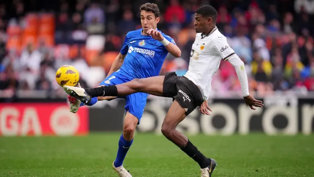 Mosquera jogando pelo Valencia. Foto: Aitor Alcalde/Getty Images