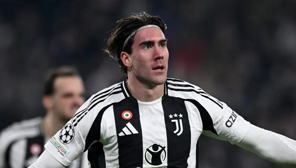 Vlahovic celebrando seu gol no confronto entre Juventus x City pela Champions League (IMAGO / GribaudiImagePhoto)