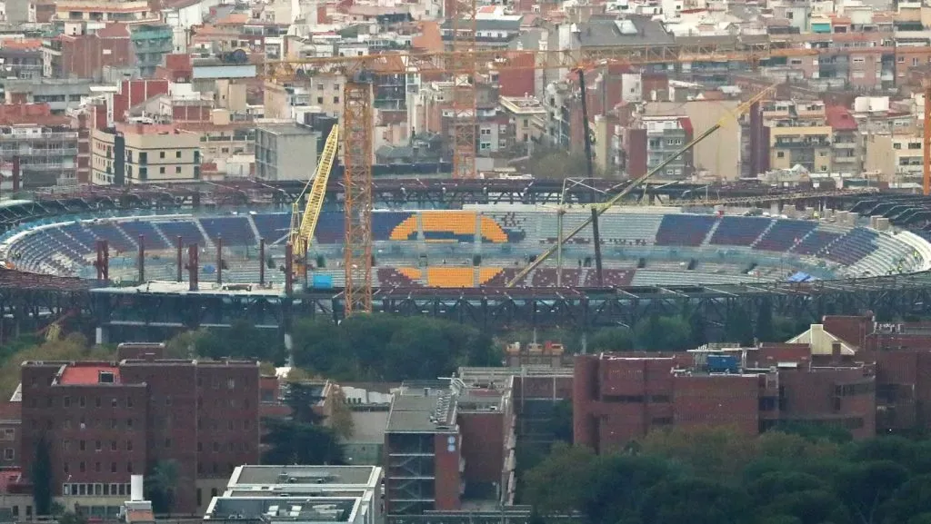 Os assentos começam a ser instalados nas arquibancadas do Spotify Camp Nou, em Barcelona, Espanha, em 18 de novembro de 2024. (Foto: IMAGO / NurPhoto)