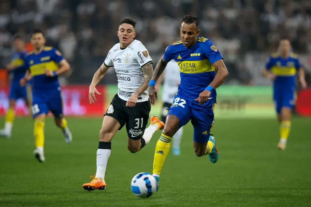 Sebastián Villa em ação contra o Corinthians. (Photo by Alexandre Schneider/Getty Images)