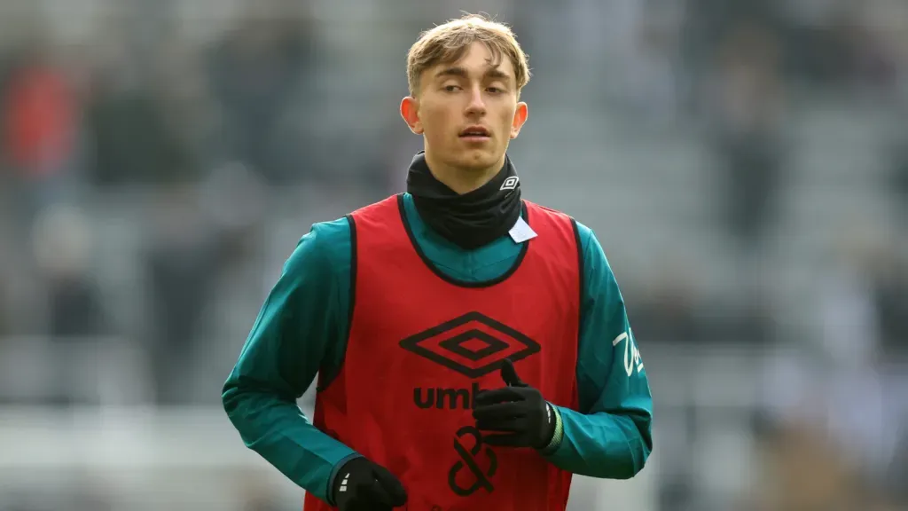 Dean Huijsen antes de partida pelo Bournemouth (Photo by George Wood/Getty Images)