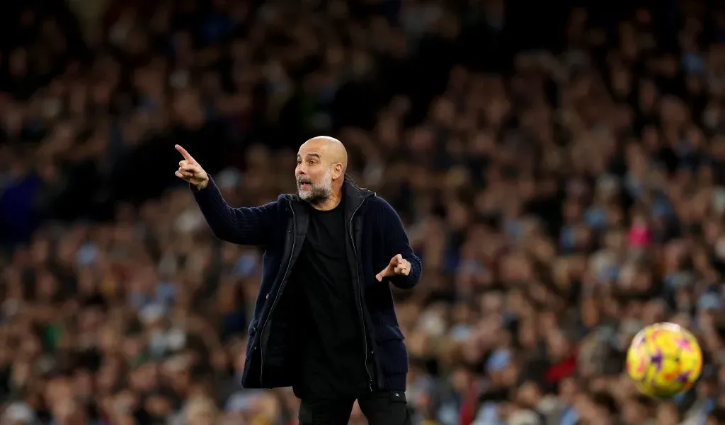 Pep Guardiola, técnico do Manchester City em campo - (Photo by Carl Recine/Getty Images)