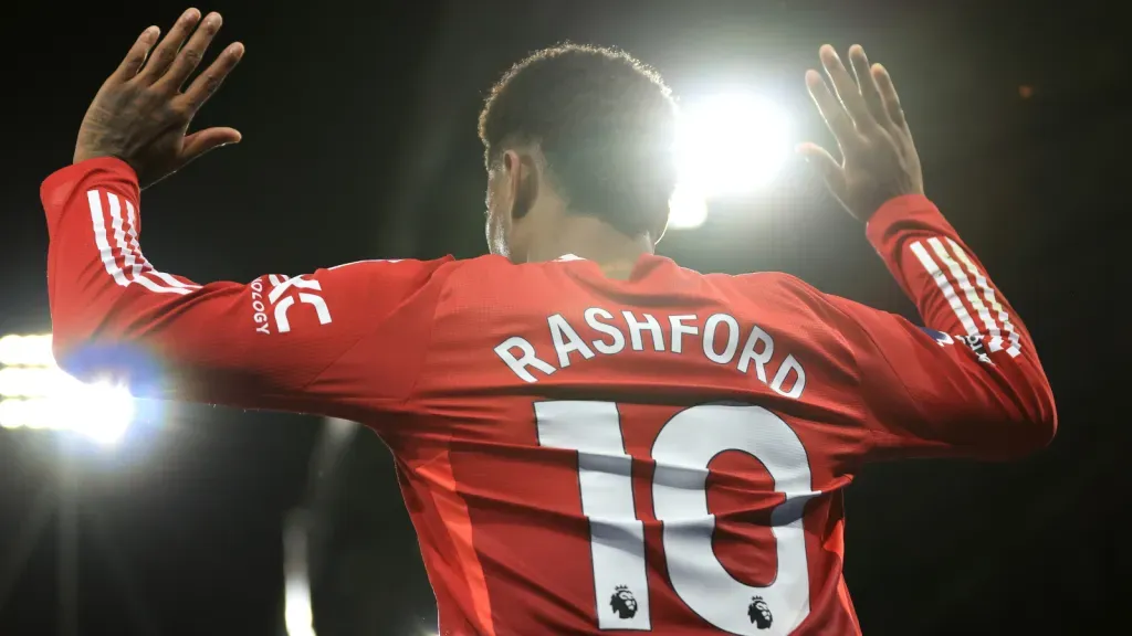 Marcus Rashford usando a camisa 10 do Manchester United (Photo by Stephen Pond/Getty Images)