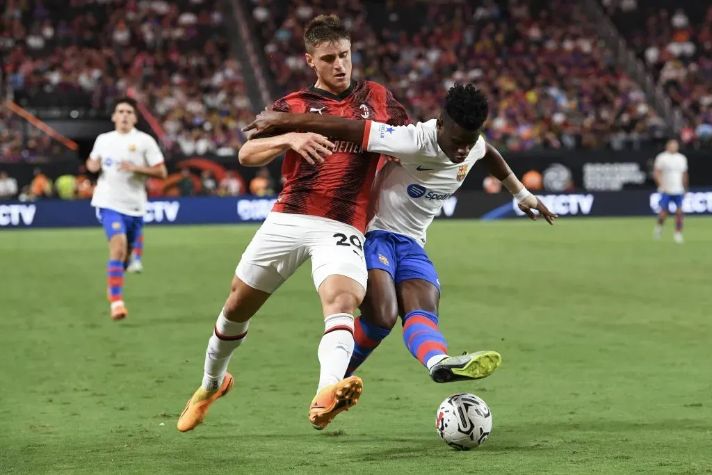 LAS VEGAS, NEVADA – AUGUST 01: Lorenzo Colombo #29 of AC Milan battles for the ball with Mika Faye #30 of FC Barcelona during the second half of a preseason friendly match during the 2023 Soccer Champions Tour at Allegiant Stadium on August 01, 2023 in Las Vegas, Nevada. (Photo by Candice Ward/Getty Images)