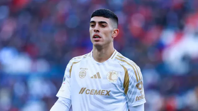 Juan Brunetta em jogo pelo Tigres-MEX (FOTO: Leopoldo Smith/Getty Images)