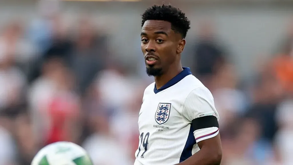 Angel Gomes da Inglaterra durante a partida do Grupo B2 da Liga B da UEFA Nations League 2024/25 entre República da Irlanda e Inglaterra no Aviva Stadium em 7 de setembro de 2024, em Dublin, Irlanda. (Foto de Carl Recine/Getty Images)