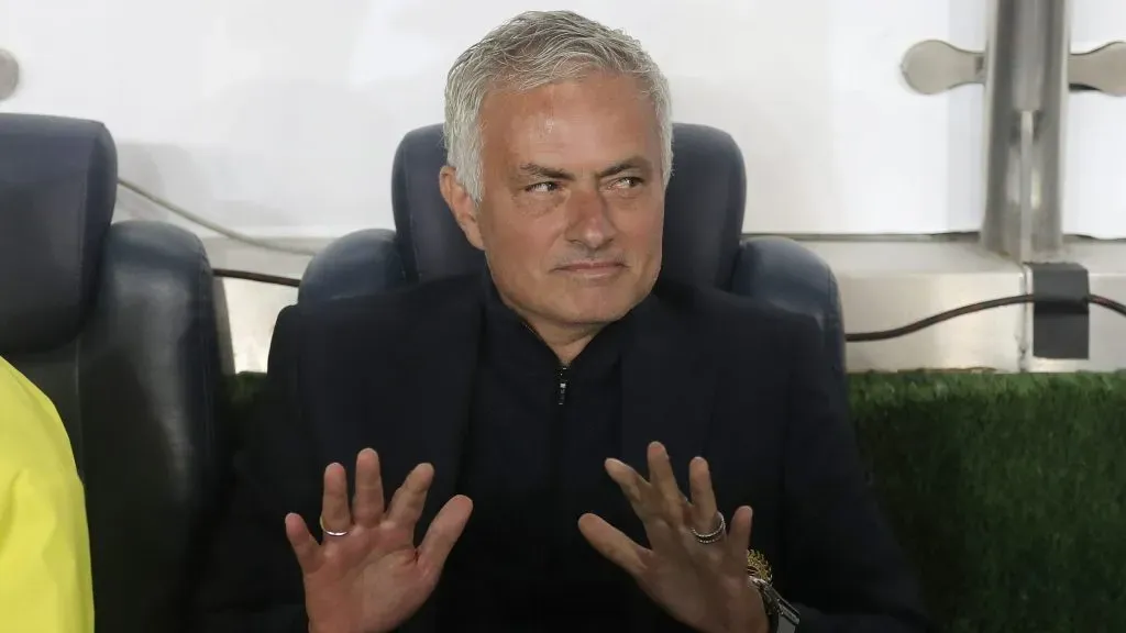 José Mourinho comandando o Fenerbahçe. Foto: Burak Kara/Getty Images