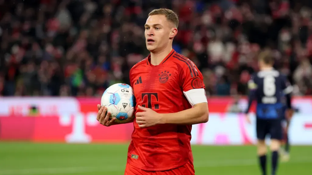 Joshua Kimmich durante jogo do Bayern de Munique (Photo by Alexander Hassenstein/Getty Images)
