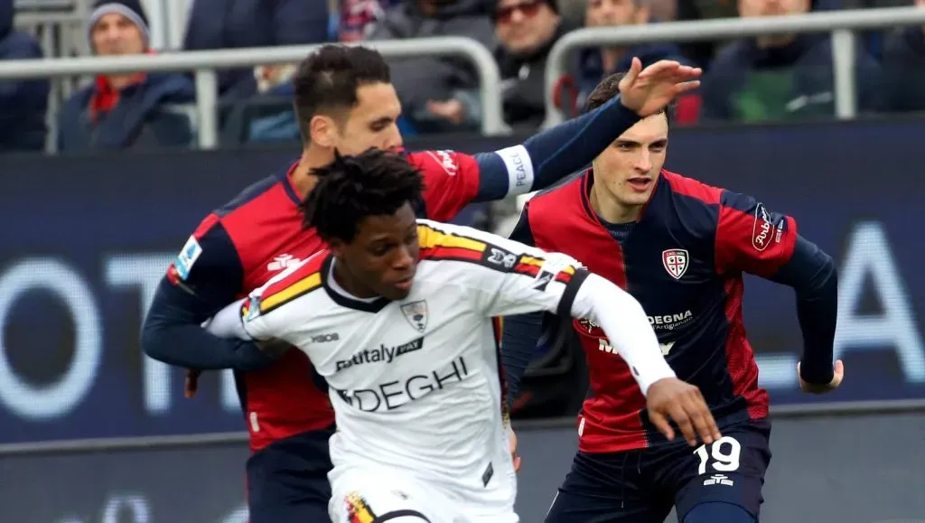 Patrick Dorgu se esquivando da marcação (Enrico Locci/Getty Images)