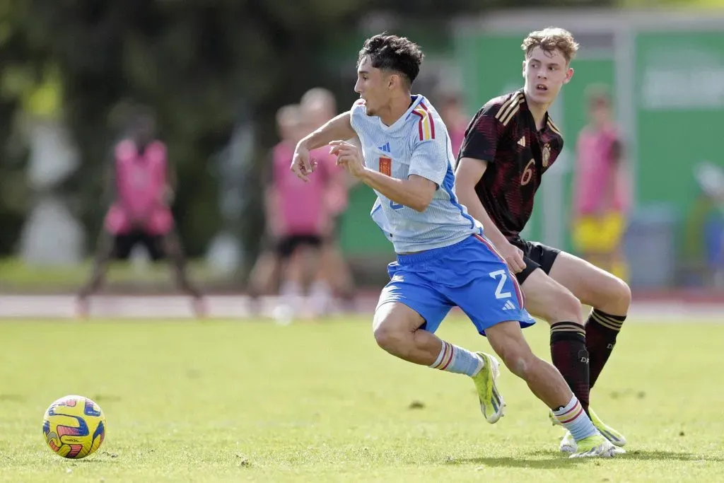 Jesús Fortea em ação com a camisa 2 da Espanha. Foto: Ricardo Nascimento/Getty Images