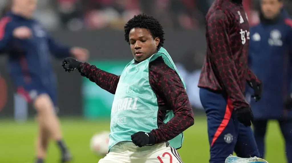 Tyrell Malacia durante aquecimento pelo Man United (Gabriel Kuchta/Getty Images)