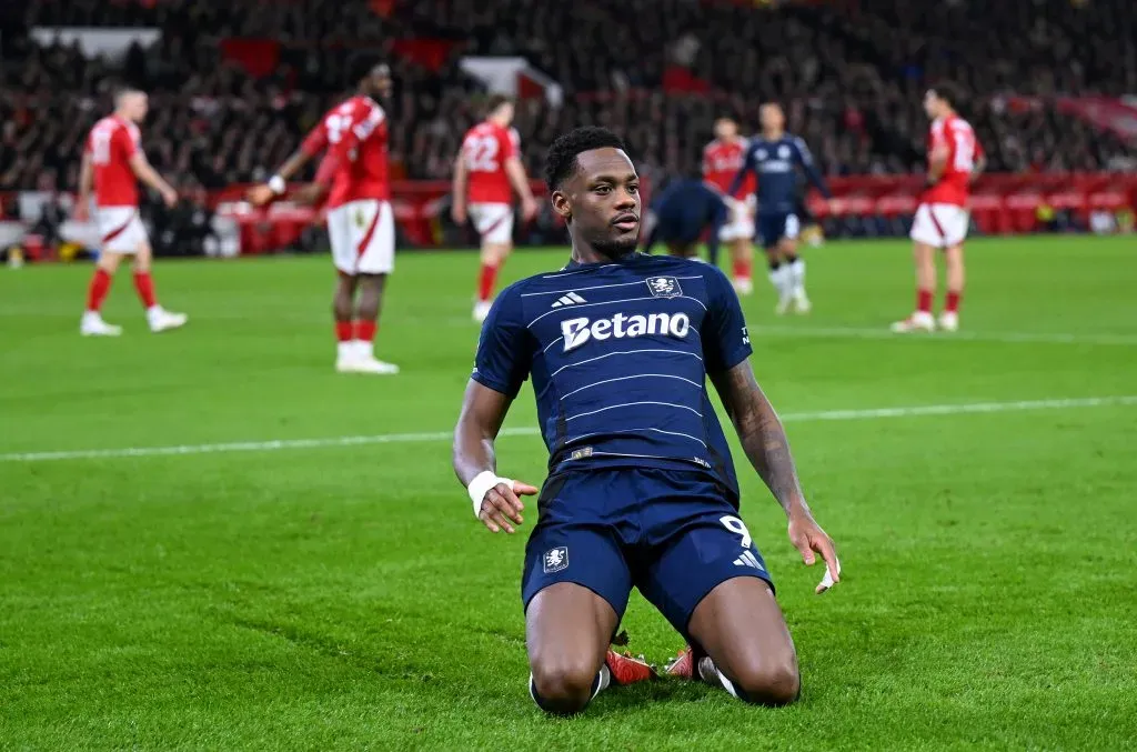 Jhon Durán em campo (Photo by Michael Regan/Getty Images)