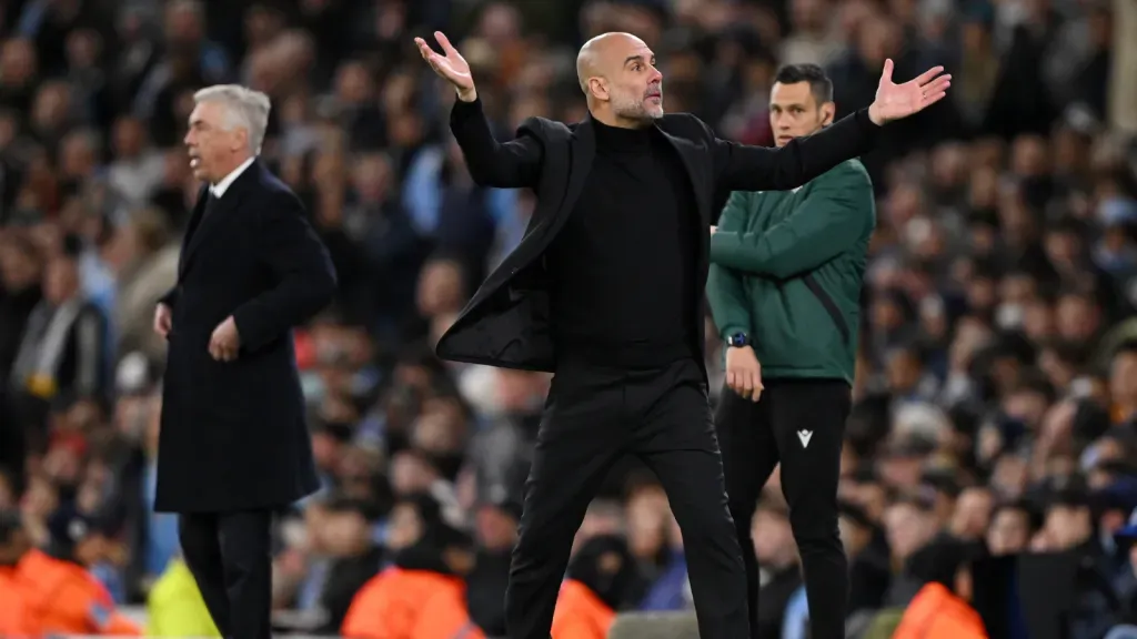 Pep Guardiola em jogo contra Carlo Ancelotti (Photo by Stu Forster/Getty Images)