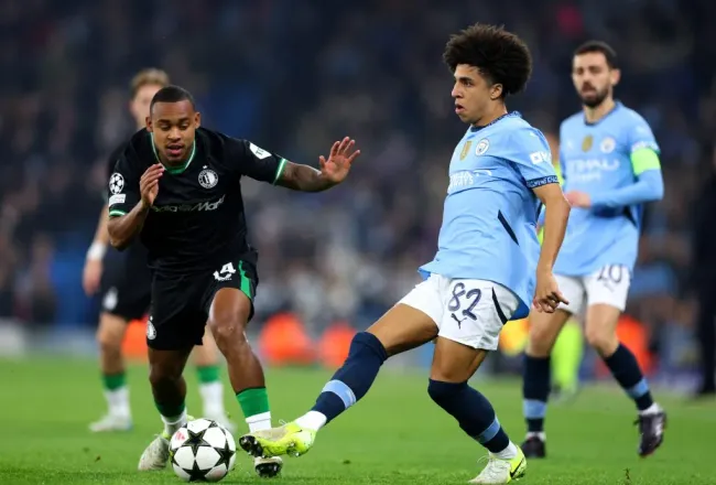 Igor Paixão contra o Manchester City (Photo by Carl Recine/Getty Images)