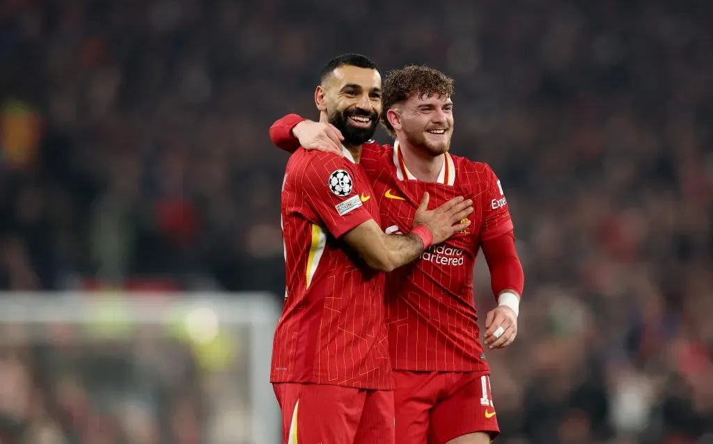 Salah e Elliott pelo Liverpool. (Photo by Carl Recine/Getty Images)