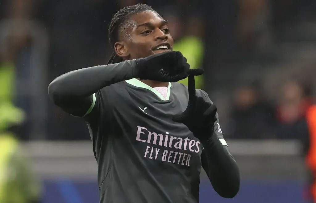 Rafael Leão no duelo diante do Girona (Photo by Marco Luzzani/Getty Images)