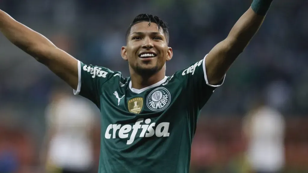 Rony comemorando gol pelo Palmeiras