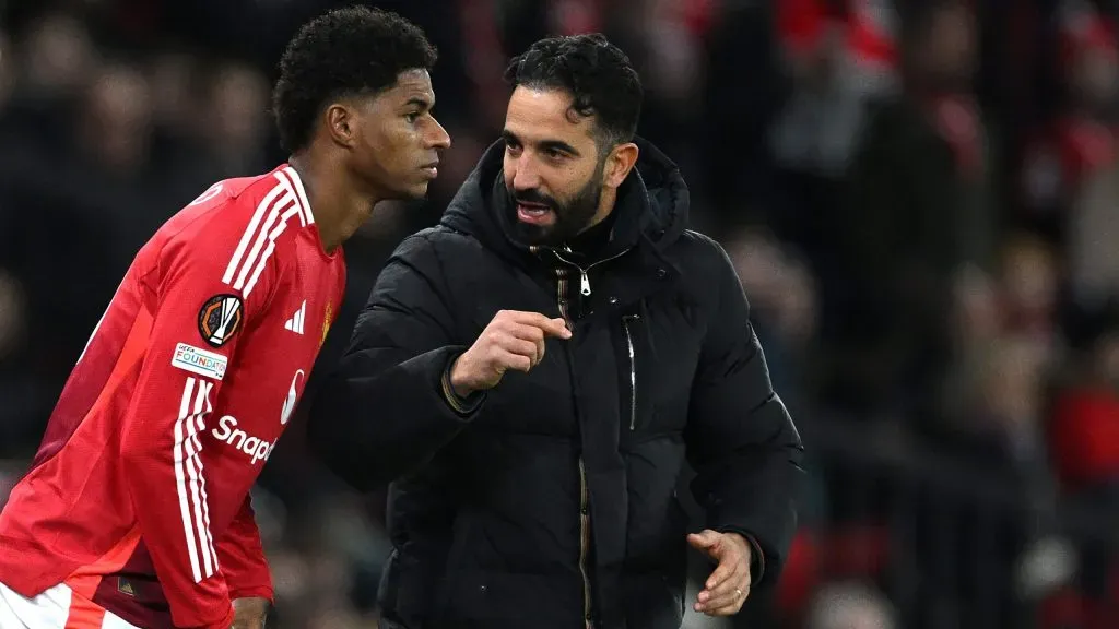 Rashford conversando com Ruben Amorim. Foto: Justin Setterfield/Getty Images