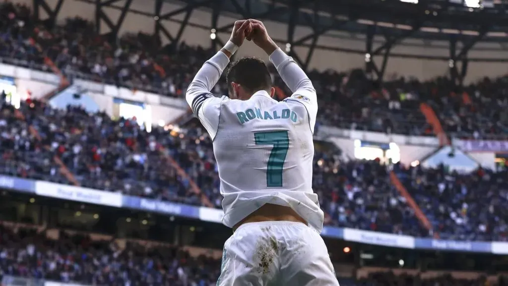 Em meio a especulações sobre seu futuro, o brasileiro reafirma sua lealdade ao clube e celebra a marca de 100 gols, destacando a influência de ídolos como Ronaldo e Cristiano Ronaldo em sua trajetória. (Photo by Gonzalo Arroyo Moreno/Getty Images)