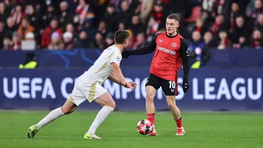 Florian Wirtz em jogo do Bayer Leverkusen pela Champions League (Photo by Christof Koepsel/Getty Images)