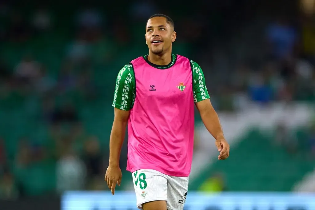 Vitor Roque pelo Real Bétis. (Photo by Fran Santiago/Getty Images)