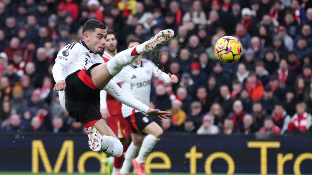 Andreas Pereira marca gol contra o Fulham (Photo by Alex Livesey/Getty Images)
